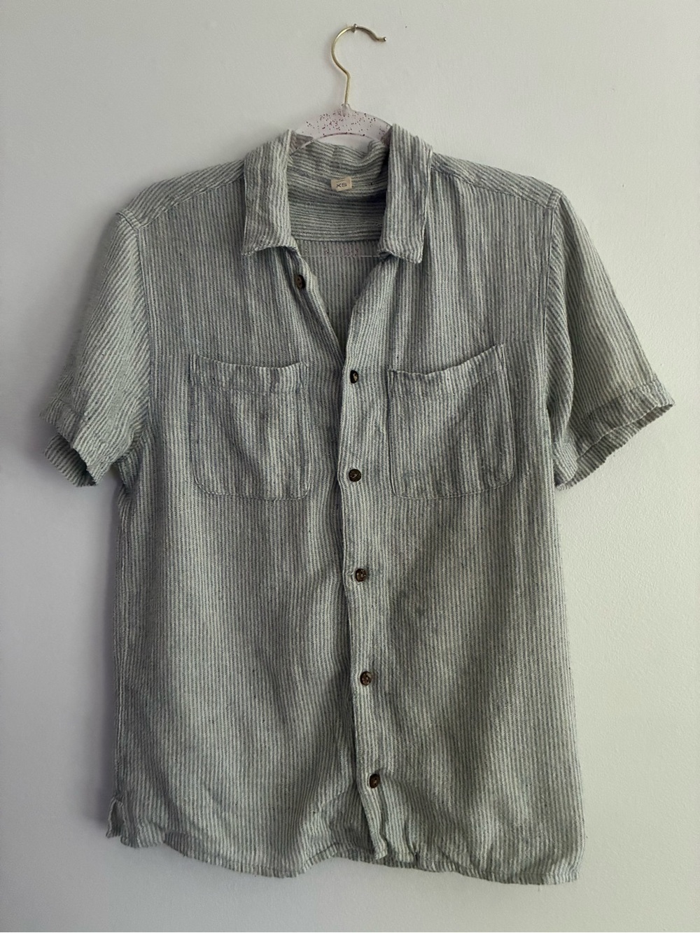 Men's Short-Sleeve Button-Down Shirt in Light Gray Stripe